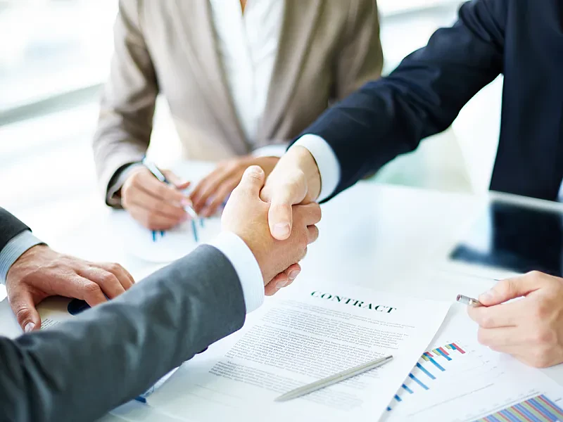 Commercial Contracts in Qatar: Key Considerations for Drafting and Negotiating